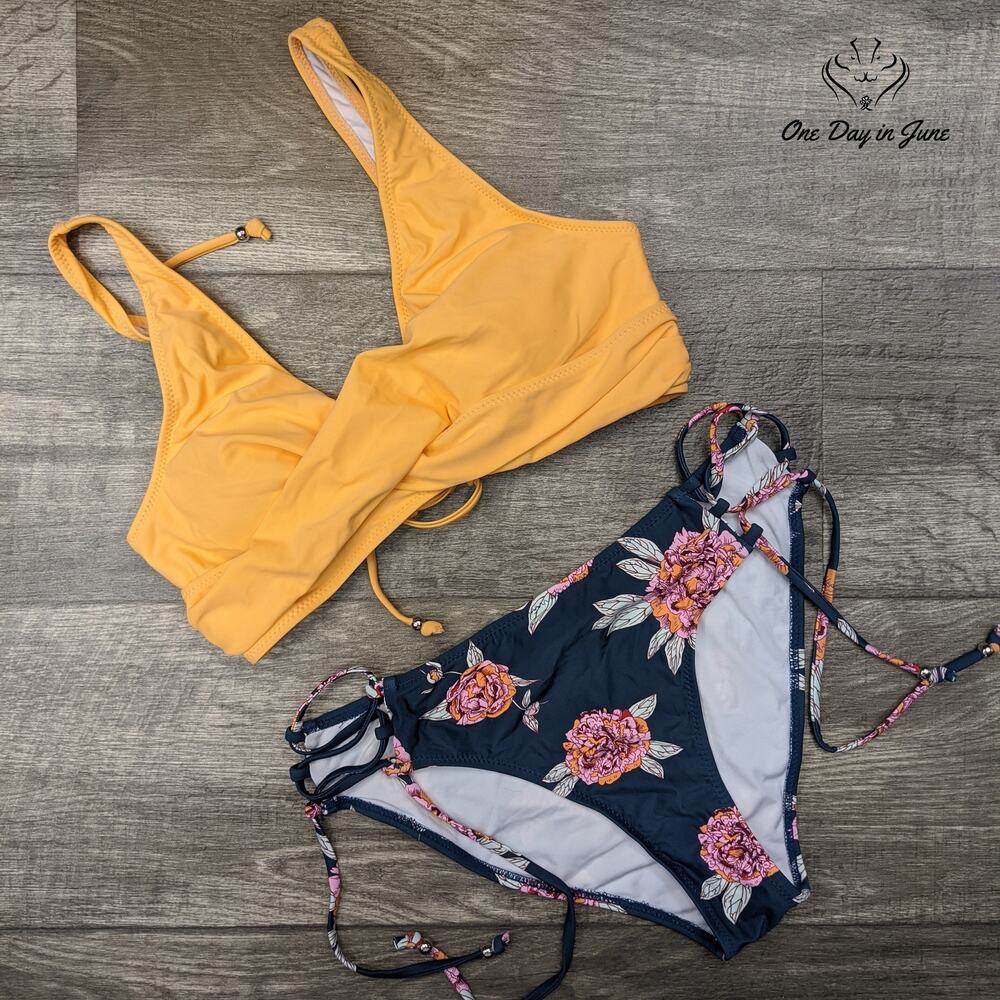 Cupshe Floral Front Cross Lace Up Bikini Size M - Picture 3 of 3